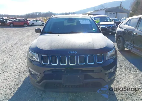 2018 Jeep Compass Latitude 4X4 z USA, uszkodzony, nr VIN 3C4NJDBB3JT436435